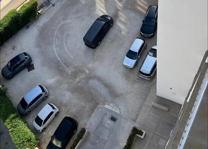 公寓 First Line, Highest Floor And Center!